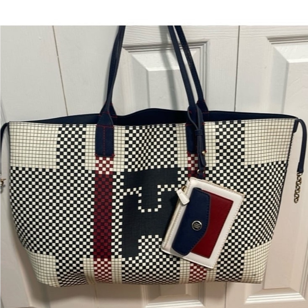 New Tommy Hilfiger reversible navy blue tote and pouch